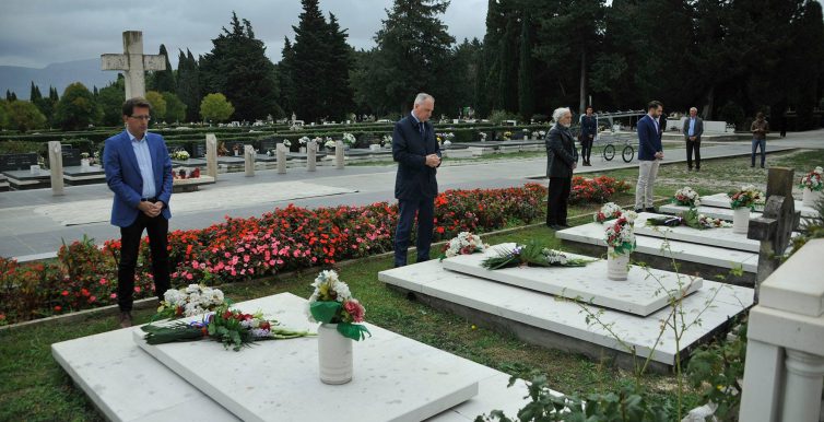 44963699_2147104175321882_162253444852219904_o